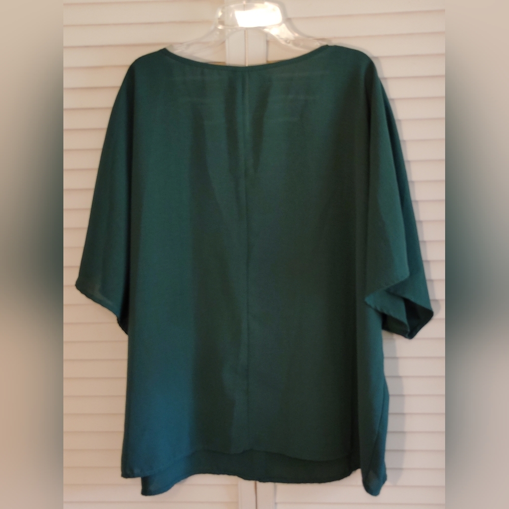 Emery Rose Elegant Green Blouse - Picture 2 of 4